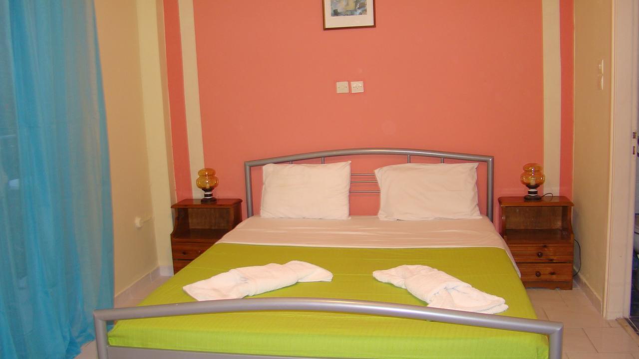 أيّا إفيميا Dionisis Apartments المظهر الخارجي الصورة